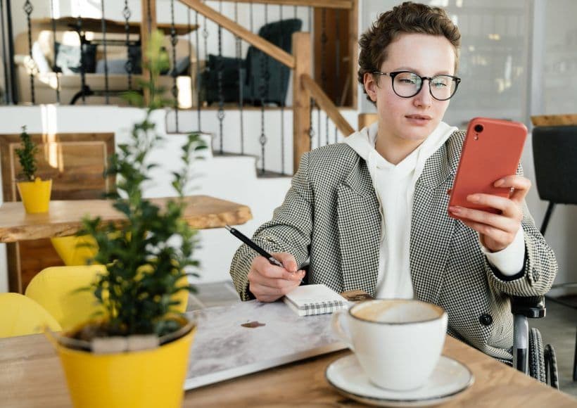 Điện thoại tầm trung giờ đã quá mạnh – liệu flagship còn đáng tiền?